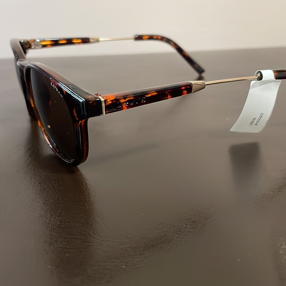 Levi’s Sunglasses - Picture 4 of 8